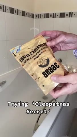 I was asked to review this bath product and as I love to soak in the bath, I jumped at the chance. Totally organic products of the highest quality and vegan too! It left me with soft silky skin ❤️