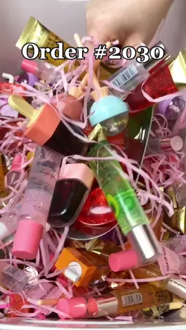 Thank you so much!!! Kendra 🤗#lipgloss #lipglossorder #lipglosslover #lovelipgloss #asmrscoops #asmrsounds #beauty #lashes #beautyscoop #luckyscoop #beautyplate #orderpacking #usorder #ussmallbusiness #foryou #foryoupage #tiktokmademebuyit