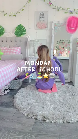 Love curling my hair with a straightener🤭💓 #monday #after #school #room #danishpastel #preppy #skincare #routine #smiley #purple #outfit 