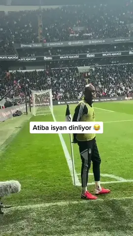 Atiba, isyan dinliyor 😂 #Atiba #Beşiktaş #Kombine 