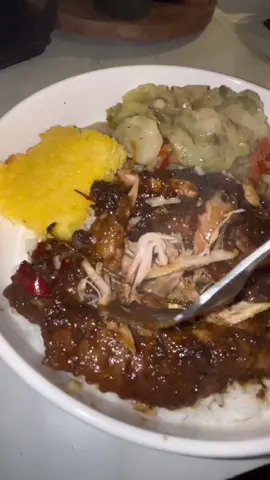 Marinate over night. Cook covered on 350 for 3 hours. Add some broth in the pan not over the wings (not in the video )  #sundaydinner #turkeywings #jerkturkeywings #soulfuldinner #foryou #fyp #recipes #cooking #DinnerIdeas 