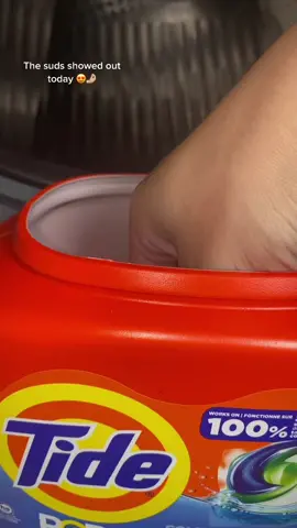 Water first overload #laundryasmr #laundryobsession #laundrytok #fab #laundrylover #asmr #powderoverload #frontloaderwasher #overload #laundryroom #sudsy #tidepods 