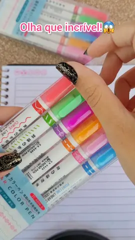 😱Você já tinha visto um carimbo assim??  Por aqui as novidades não param de chegar! 😍O Carimbo Roller em formato de caneta. ✅Ideal para deixar seu caderno ainda mais organizado e cheio de estilo!!    🤗Gostou? Então já garanta antes que acabe em nosso 📲WhatsApp! (Link na bio). Kit com 6 carimbos R$49.90 💖 Opções de estampas: Lilás: Coração; Rosa: Flores; Laranja: pontos; Azul: Pontos e linhas; Verde: Linhas na diagonal; Vermelho: linha ondulada.  »Características:  - Tinta à base de água. . . . #carimboroller #papelariacriativa #carimboespecial #carimboflor  #papelariafofa #papelariacuritiba #novidadespapelaria #chegounovidade 