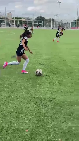 Gran jugada pero mala definición #queretaro #supermujer #soccergirl #fyp #trend #futbolfemenil #futbol #Soccer #woman #crack #thebest 