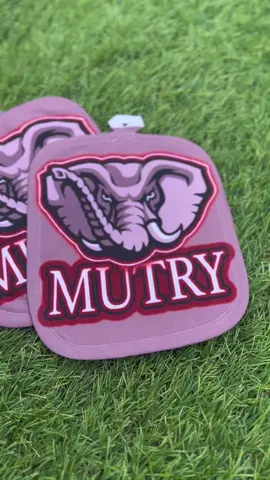 Happy Birthday @williemutry1969. It was an honor to bless my uncle with what I do for a living. He said “they are to pretty to hold pots” 😂 #iteach #sublimation #classes #ovenmitt #potholder #ovenmitts #potholders 