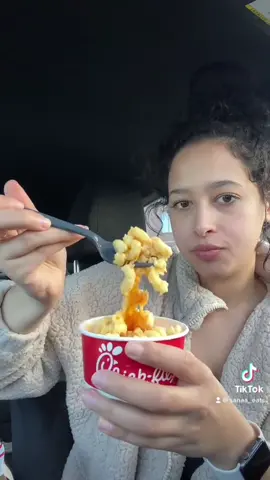 Eating chick & chatting 🥰 #fy #fyp #foryou #foryoupage #eatwithme #eating #dinner #asmr #muckbang #carmukbang #mukbang #Foodie #chickfila #chicken #nuggets #macncheese #chatting #talking #myorder #whatiorder #whatieat 