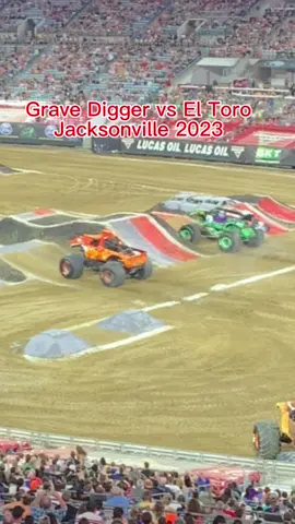 Grave Digger vs El Toro Monster Jam 2023 Jacksonville Fl. #gravediggerfan #eltoroloco #eltorolocomonstertruck #gravediggermonstertruck #monsterjam2023 #monsterjam2023jacksonvillefl #monstertrucks 