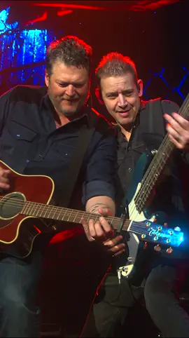 Having nothing but a damn good time on the #BackToTheHonkyTonk Tour.. #countrymusic #fans #live #tour 