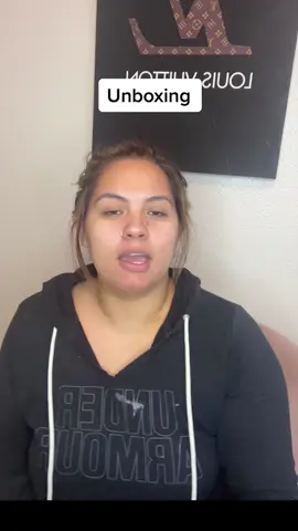 A little #unboxing to ease my #anxiety and #ocd. @brittsfits @divinewaxx 