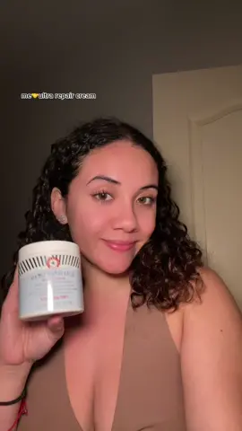 @firstaidbeauty ultra repair cream is 🙌🏻  First Aid Beauty gifted me, thank u  #firstaidbeauty #ulta #firstaidbeautygiftedme #skeepersfamily 