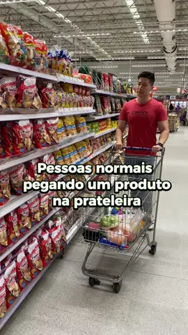 O produto de trás é mais confiável😅😎 #humor #supermercado #memes #comedia 
