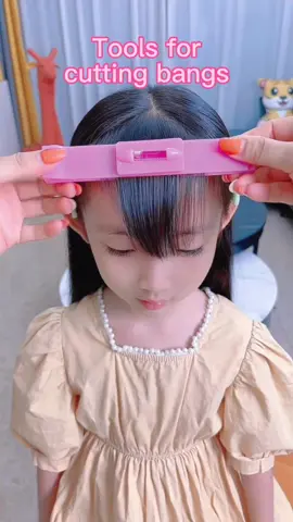 With this tool for cutting bangs, I can also cut beautiful bangs for my baby at home. Do you need it?#fyp #fypシ #foryou #haircut #baby #goodthing #tiktok #amazon 