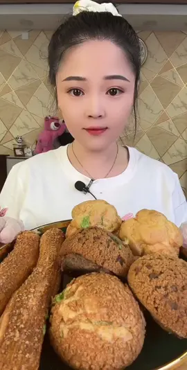 กินน่าอร่อยจนต้องไปหาซื้อกินตามเลย #xiaoyu #กินเค้ก #asmrsounds #asmrvideo #asmrfood #asmreating #tiktokวีดีโอยาว #asmrtiktoks #asmr #asmrfoodmukbang #eat #คนจีนกินอาหาร #mukbang #คนจีนกินแหลก #กินโชว์ #eating #eatingshow #mukbangeatingshow #eatingfood 