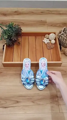 #frozen #sandal #sandalanak #sandalanaklucu #sandalanakimport #sandalanakperempuan #sepatuanak #sandalpesta #sandalpestaanak #sepatuelsa #frozen2 #frozenelsa #beliyuk #promo #33 