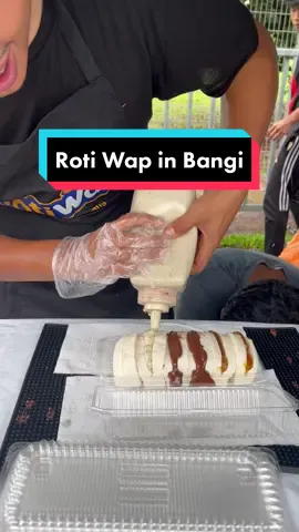 Viral roti kukus in Bangi 🍞📍 Roti Wap Bangi, in front of Dapur Mama Original Nasi Kukus, Jalan Medan Pb 2a, Seksyen 9, 43650 Bandar Baru Bangi, Selangor #foodhuntingmalaysia #MYFoodie #MakanLokal #malaysiafood 