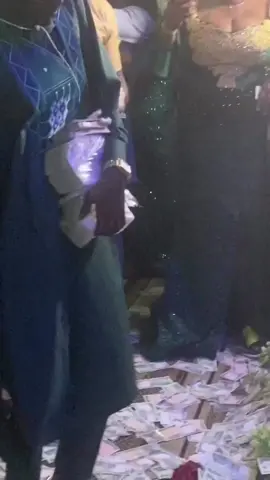 Billionaire igbo business men spraying money at there friends wedding in Nigeria 🇳🇬 #nigeriantiktok #weddingtiktok #africantiktok #weddingtiktok #igbotiktok #igbo #igbokwenu #igbocnn #igboculture #igboweddingng #arewa__tiktok #arewapeople #arewatiktokers #area51 #yorubatiktok #african #nigeria #fyp 