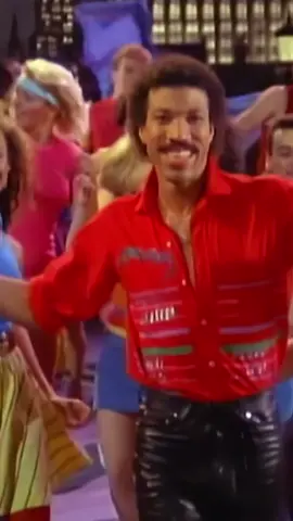 “Greatness comes from fear. Fear can either shut us down and we go home, or we fight through it.” - Lionel Richie We’ll be listening to this one all night long! @lionelrichie has been the voice behind many timeless classics that have been celebrated through generations. Consider this your sign to queue up some Lionel, sit back, and enjoy 🏝️ #IslandBlackHistory