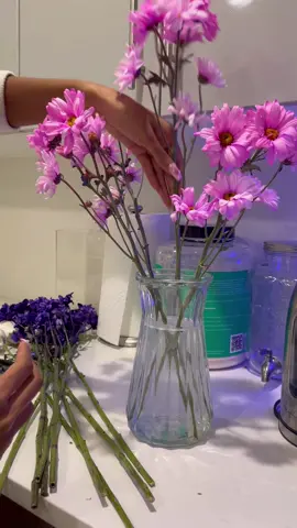 My florist phase continues😌🌸✨ #minivlog #blackgirltiktok #fypシ #flowers #fridayreset 