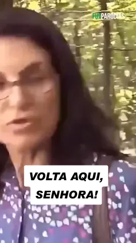 O que essa senhora correu foi brincadeira 😂😂 Pôs na frente é tchau! 💨 #meme #futparodias 