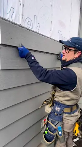 @peakhomeexteriors shared this video using our patent pending siding adapter tip on the Dewalt DCN45RN roofing nailer. It works well on what looks to be Celect siding, leaving enough room@for the siding to expand and contract freely.  On his nailer is our wide hook, allowing him to hang it off his belt easily.  Our products are available at sidingtips.ca . . . . . . . . . . #celectsiding #royalcelect #royalcelectsiding #sidingnailer #sidinginstaller #sidingadapter #sidingadaptertip #dewalttoolhook #dewalthook #sidingtools #tools