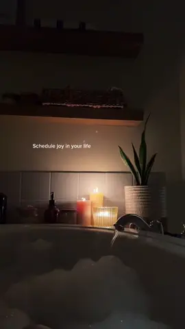 While thr husband outs the kids to bed k take a bunbke bath! Thank you Jesus for a great week and an even better husband ✨🙂🤎 #cozyteatok #cozyathome #bubblebath #joy #sahm #homeschoolmom #fypage 
