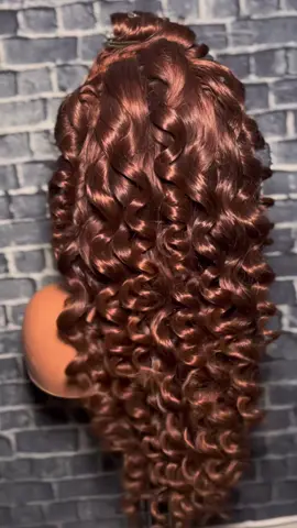 The color. The curls. The luster 🥹 #wigtutorial #wigtok #transparentlace #dallas #dallastx #dallashairstylist #fyp #sidepartwig 