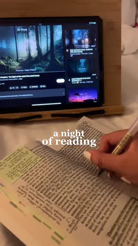 how are you spending your night? #BookTok #latenightreading #bookish #fyp #books #book #bibliophile #bookstore #annotatewithme #annotations 