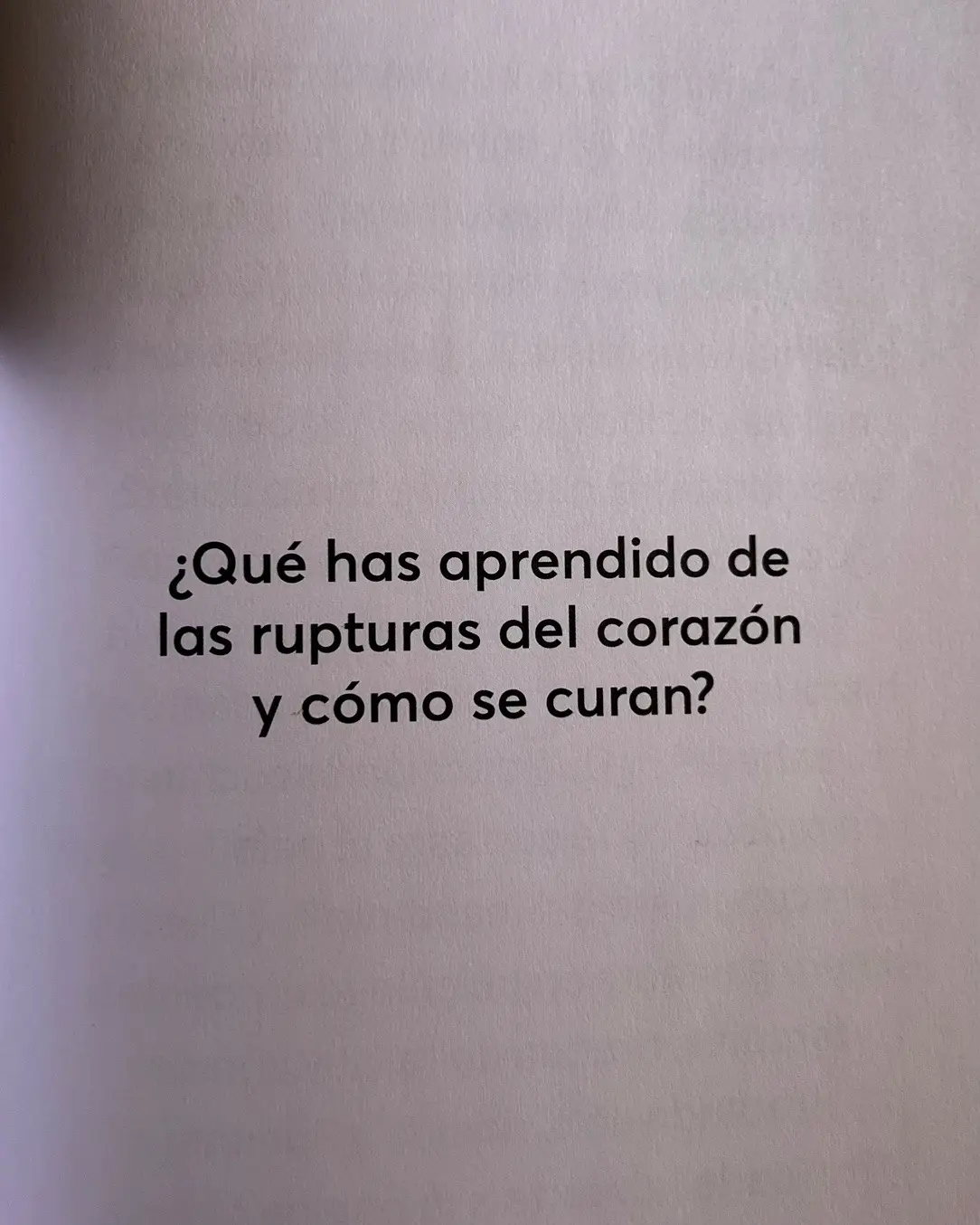 ¿Tú qué has aprendido de las rupturas del corazón y cómo las has curado? ❤️‍🩹 Te leemos en los comentarios 👀   Si quieres seguir leyendo más de este libro lleno de dudas entra a seregalandudas.com/libro  #seregalandudas #podcast #BookTok #libro #amorpropio #sanar #corazonroto 