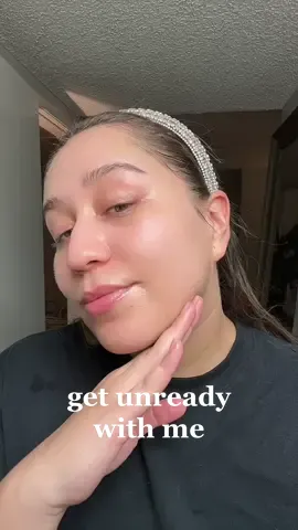 Get unready with me 🥰 #grwm #pmskincareroutine #makeup 