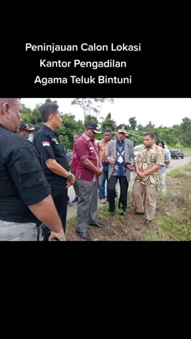 Bupati Teluk Bintuni Bintuni Petrus Kasihiw bersama Kepala Pengadilan Tinggi Agama Papua Barat Nahirudin Jumat (3/3/2023) siang meninjau lokasi rencana pembangunan kantor pengadilan agama Teluk Bintuni di jalan raya Manimeri Distrik Manimeri.  Peninjauan ini dilakukan sebagai tindak lanjut rencana hibah pemda atas lahan pembangunan kantor pengadilan agama seluas 2 hektar, yang akan dilaksanakan dalam waktu dekat. #fyp #telukbintuni#bupati#pengadilanagama 