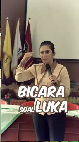 Ketika Nafa Urbach bicara luka