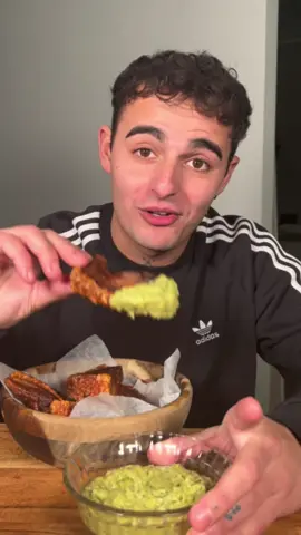 Jai testé la trend du chicharron au guacamole ! 🐷🥑 #chicharron #guacamole #tiktokfood #food 