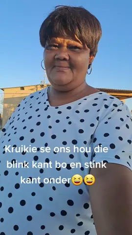 Kruikie se pastoor hardloop weg eb PA dink dus met hoender 😆🤣