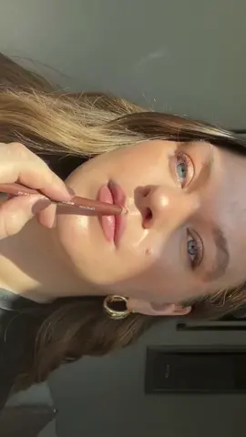 Use code Wineonsilk to save 15% off Summerfridays.com ✨ #summerfridays #lipcombo #lipliner #lipproducts #lipbalm #lipgloss #glowymakeup #glowingmakeup #glowingskin #sephora #makeupfavorites