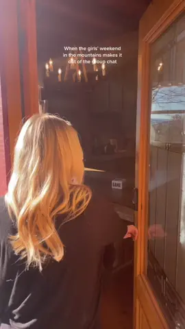 It’s electric 🥳 #gatlinburg #tennessee #cabin #mountainmama #girlstrip #outofthegroupchat 