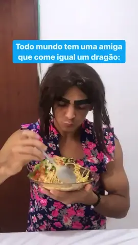 Lembrou de quem ? Marque aqui suas amigas que come igual um mendigo 🤣🤣👯‍♀️  . #meme #humor #viral 