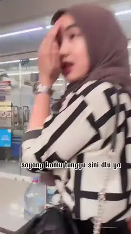 enaky puya cwek yg pengertian disa'at cwoky lagi bokek... nah sprti ini yg namay sling melengkapi... bukanya mau menang sendiri...