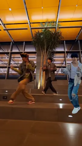 jhope suga and Jimin doing on the street TikTok challenge 😁😁✌️✌️ sorry for my editing ✌️✌️I hope you like it😅😅 #jhope #suga #jimin #btsmemes 