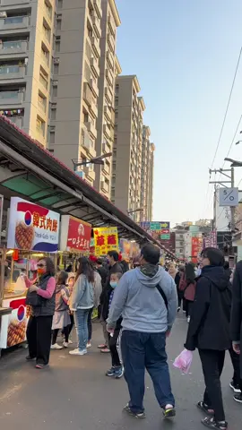 Sống ngay chợ đêm lớn tại đài trung mà tui không biết ăn món gì hợp khẩu vị và ngon mọi người biết món ngon nào chỉ tui đi thử với 🥰#nguoivietnamtaidailoan #taichung 