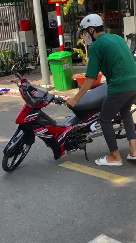 Xe nhẹ lắm , nhẹ lắm 😂#siriusđộkiểng #xuhuongtiktok #xuhuong 