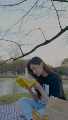 Kemarin sempet nyulam di Yoyogi Park,  special bawa dari Jakarta buat design kaos kolaborasi special Erigo x JKT48 x Seni Kanji🪡 grab it fast! @erigostore 