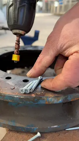 Magnetic screw holder