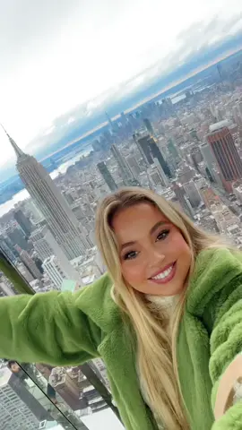 This view!!!! I love it here 💕🗽 #nycdayinthelife #summitonevanderbilt #NewYorkCity #newyork #nycreccomendations #nycitinerary #bestnycview #newyorkview 