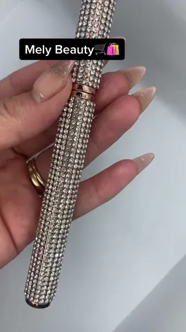 Apply your eyelashes much faster ✔️ Keep your lashes on longer when you aoply lash glue to your eyelash + wear this eyeliner that has adhesive 🤩🤩 #fyp #eyelinerhack #lashgluepen #gluedepestañas 
