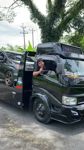 Mobil rusak di naikin towing ❌ mobil waras naik towing ✅ pengin kaos seperti itu ? Langsung klik kranjang kuning di profil saya 🔥