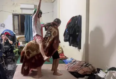 Nâng chén tiêu sầu càng sầu thêm😀