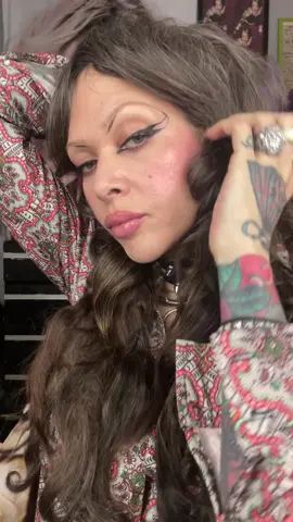 Quick Double Wing. Double Take Awake @tartecosmetics Blow Out @itcosmetics Minted @mylottielondon #beautyover40 #quickmakeup #makeup #beautyover45 #howto 