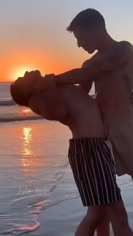 🕺#musica#dedicar#cancion#danzakuduro#lgbt#gay#amorbailar 