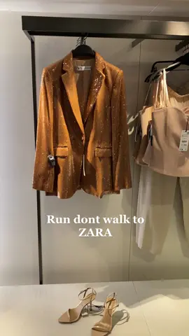 She’s so stunning #zaranewin #zarahaul2023 #zarablazer #sequinblazer #zarafashionstyle #zaramusthaves #ootdinspo