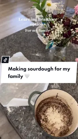 Im so happy i finally got sourdough bread down!! #healthieroption #sourdough #sourdoughbread #sourdoughscoring #sourdoughstarter #sourdoughclub #sourdoughmom #sourdoughshaping #fyp #foryou #homemade #MomsofTikTok #family 